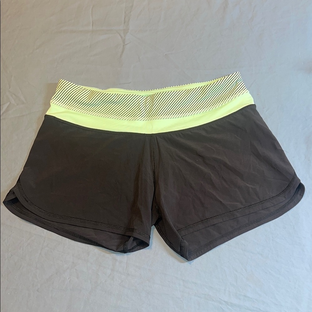 Lululemon Shorts Women 6 Green Stripe Speed Up Unlined Yoga Running Athletic